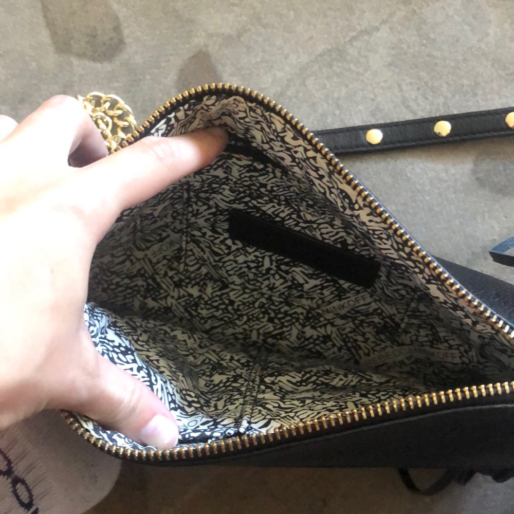 Black and gold zip crossbody bag - Picture 7 of 7